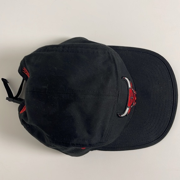 Mitchell & Ness Chicago Bulls Basketball Hat - Picture 4 of 5